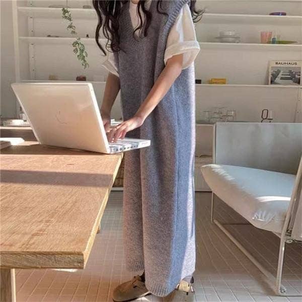 出荷が早い-ニット ロングベスト レディース ワンピース マキシ丈 ノースリーブワンピ ゆるっと大人のリラックスムード漂う 白いTシャツ別売り アイテム