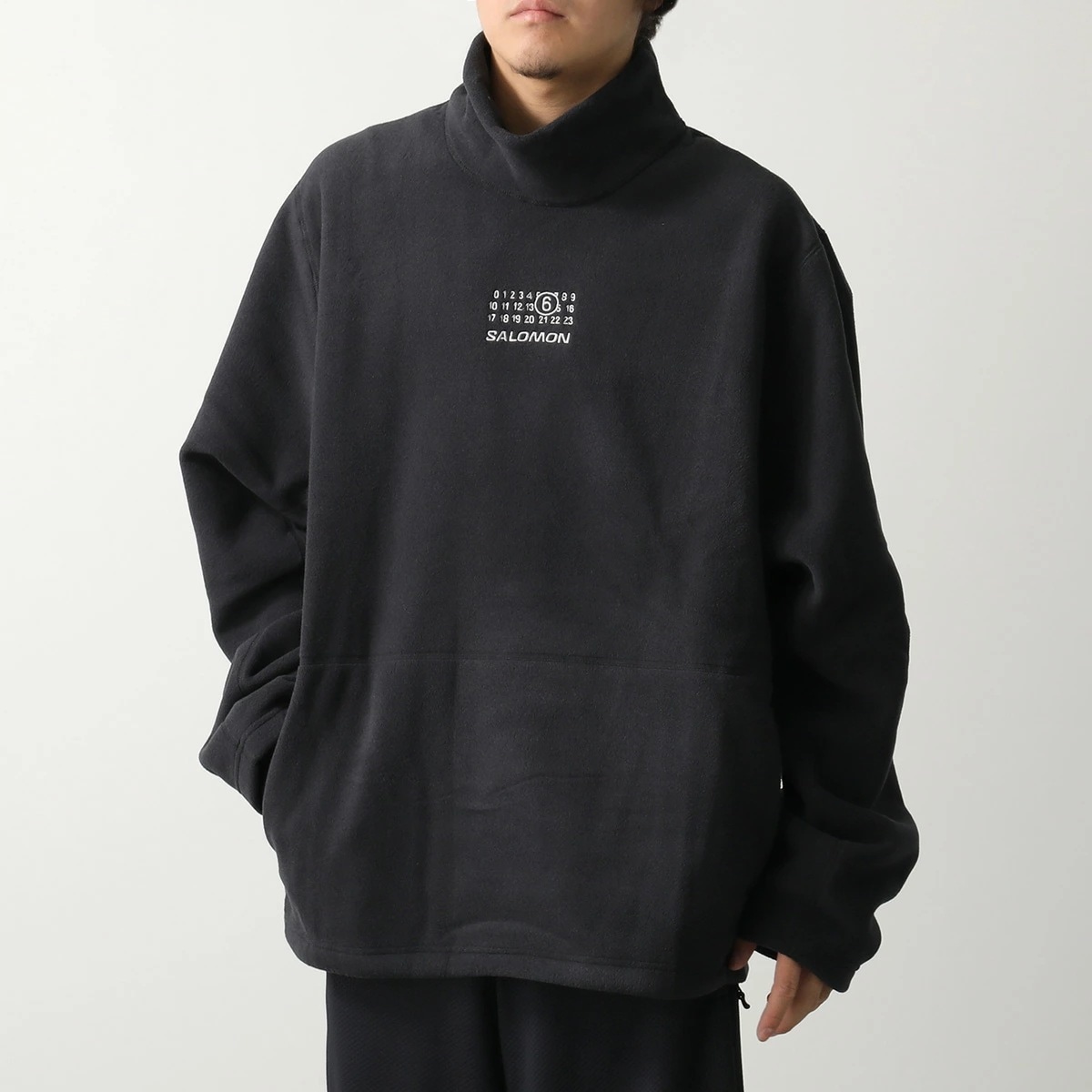 MM6 × SALOMON エムエムシックス メゾンマルジェラ サロモン コラボ フリーストップス SH0NH0019 M20140 メンズ ナンバリングロゴ 刺繍 ハイネック 899