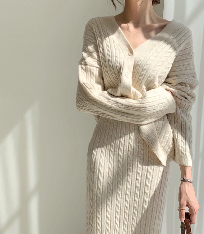 2024 秋冬 上下2点セット 高級感 カーディガントップス+タイトスカート お出かけ韓国 羽織り ショート丈 サイズ丈ボトムス ストレート系 ゆったりレディースシルエット スタイルアップワイド