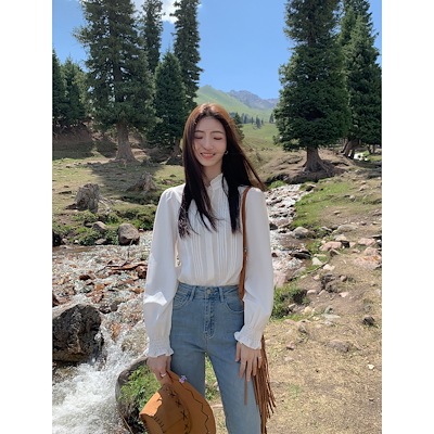 フランスのレトロなキクラゲの縁の白いシャツ女性のレースの詰襟のシャツの中に重ね着の上着を合わせます