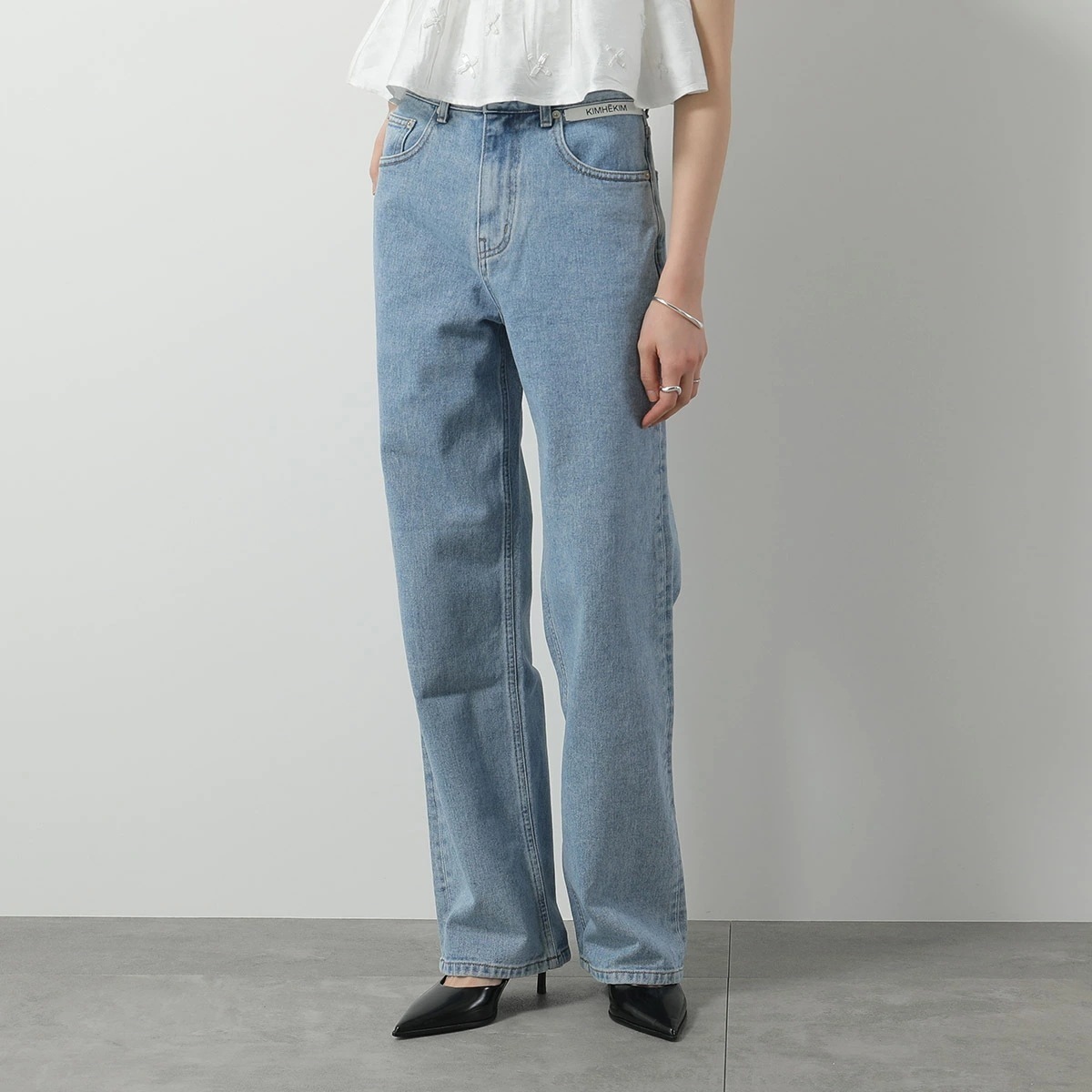 KIMHEKIM キムヘキム ジーンズ KHK-JN011 レディース デニムパンツ コットン ワイド ストレート ハイライズ ロゴ ジーパン Gパン SB/SKY-BLUE