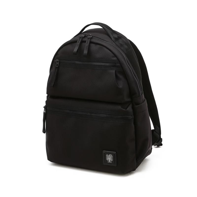 DBBA6F100BK ブラック ロゴパッチ ナイロンバックパック