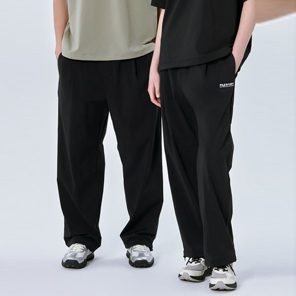 FILA 軽量ストレッチパンツ モデル名