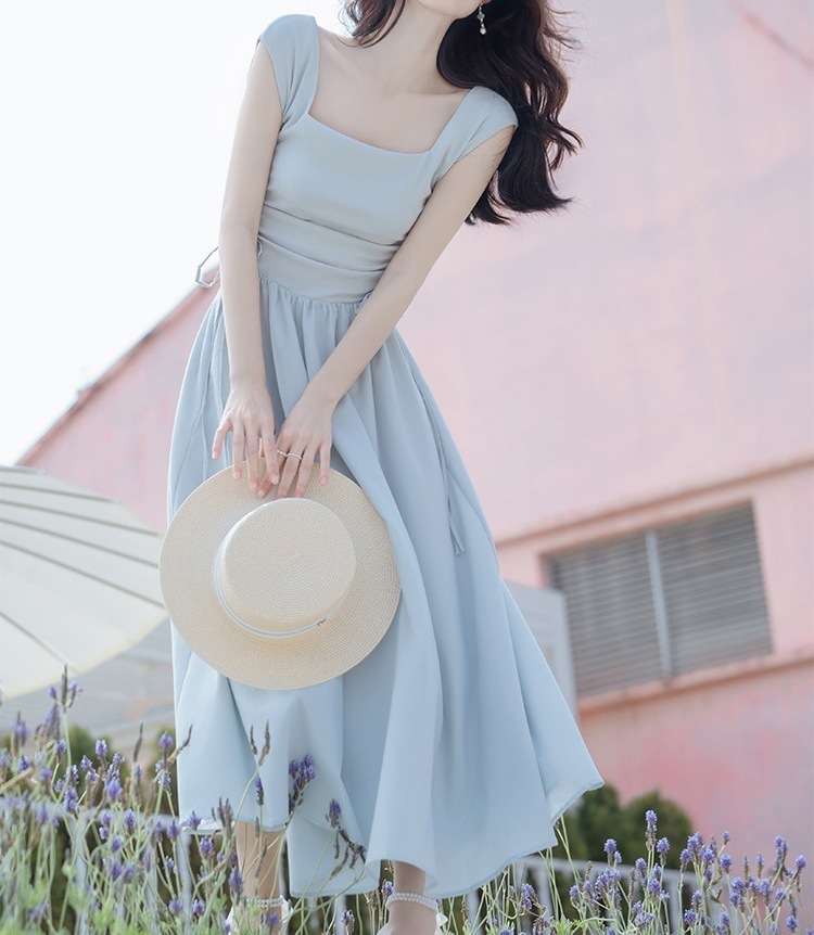 夏新作 オリジナルデザイン レトロ調 レディース ワンピース アイスブルー くすみ系ブルー ノースリーブ 女優ワンピ 二の腕ホッソリ魅せ サイドシャーリング ウエストキュッ トロミ系 フレアスカート