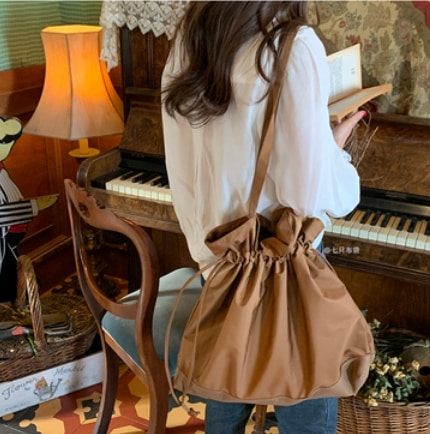 シンプルナップサックバッグ バッグ かばん レディースバッグ リュックサック 通勤バッグ ママバッグ マザーズバッグ 収納 機能性 便利 スクエア型 ナイロン かわいい 大人可愛い きれいめ シンプル