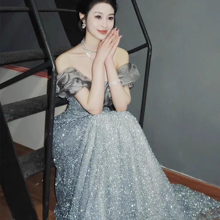 女性のシニアセンスのための女性の肩のドレスホストスパンコールスカートボーカルアート試験