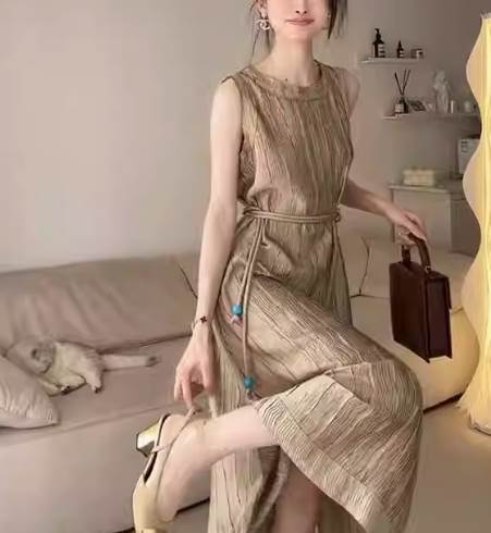 プリーツドレス ノースリーブ レディース かわいい 大人可愛い きれいめ シンプル カジュアル 上品 おしゃれ かっこいい レトロ こなれ感 ラフ ガーリー 個性的 クール モダン 主役級 存在感 ヴ