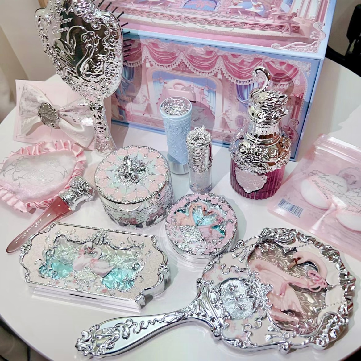 【日本人スタッフ】スワンバレエ コスメセット ボックス Ver.2