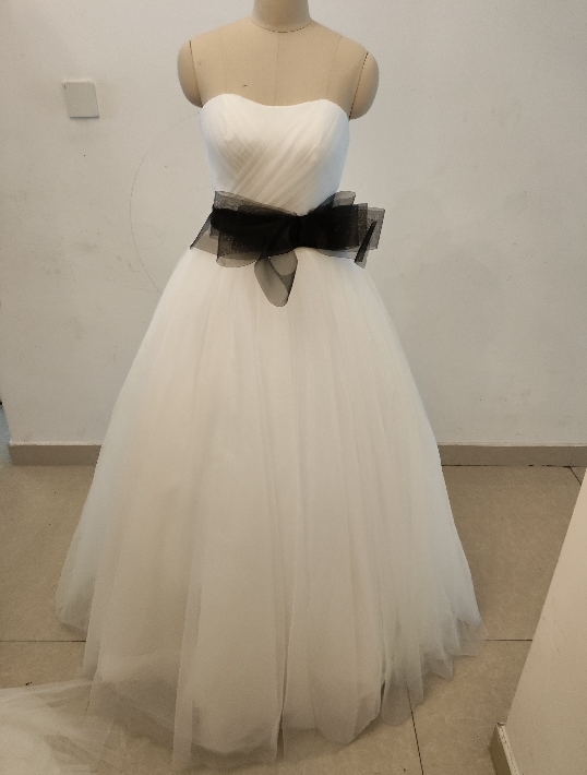 即納！おしゃれ上級者に人気！オフホワイトドレス ベアトップ ソフトチュール 前撮り 結婚式/披露宴 35,950円
