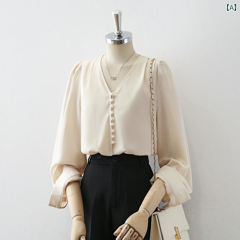 レディース シャツ ブラウス 長袖 春秋 アプリコット パール風ボタン装飾 Vネック サテン風 シルキー 光沢 プリーツ ドレープ エレガント フェミニン 上品 気品 きれいめ 大人おしゃれ