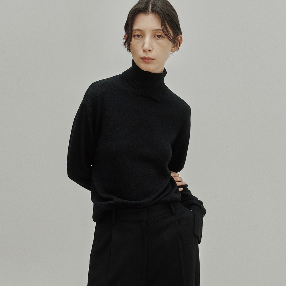 【NOIER 】 CASHMERE SLIT TURTLENECK : BLACK