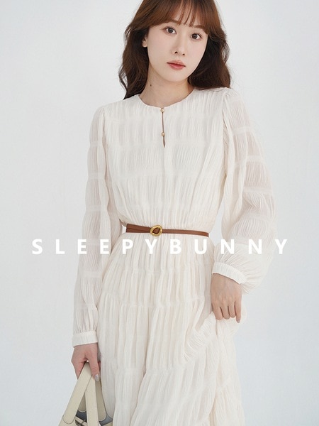 眠いウサギのアプリコットの妖精のエレガントなランタンスリーブドレス