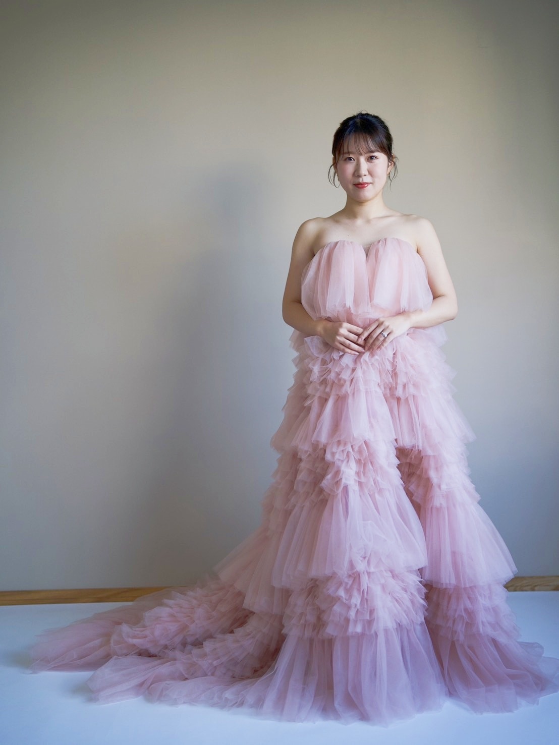 実例写真！美品！カラードレス ピンク ベアトップ 柔らかく重ねたチュールスカート 可愛い 前撮り