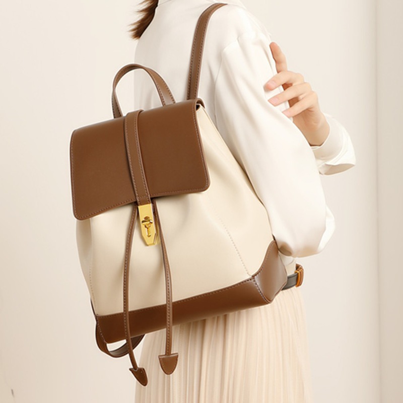 【本革 キーホルダーを贈る】リュック レディース　 ハンドバッグ　カードケース　ウトドア 旅行 スポーツ 中学生 バックパック 大容量