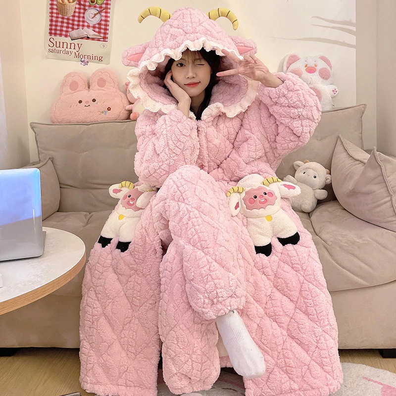 秋冬の新しい女性の寝衣サンゴのベルベットの3層に綿とベルベットを挟んで家庭服のパジャマセットを厚くする