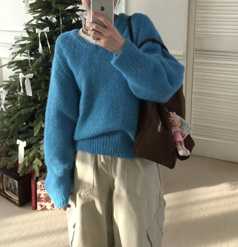 アルパカVネックニット（ポイントカラーニット）