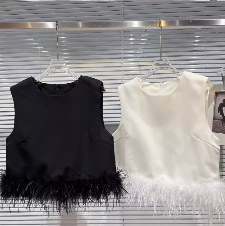 トップス アウター ベスト 袖なし ノースリーブ ラウンドネック ストレート ふわふわ ファスナー かわいい シンプル おしゃれ お洒落 レトロ ガーリー エレガント 無地 春 20代