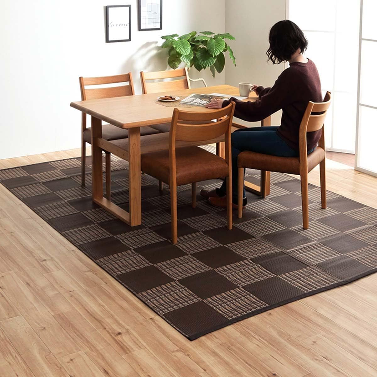 イケヒコ ラグ カーペット 畳 マット 肌触りが良い 正方形 国産 日本製 ウィード PP ブラウン 江戸間8畳約 348×352cm 傷がつきにくく引っ掻き傷にも強い丈夫なPP素材で作ったカーペット