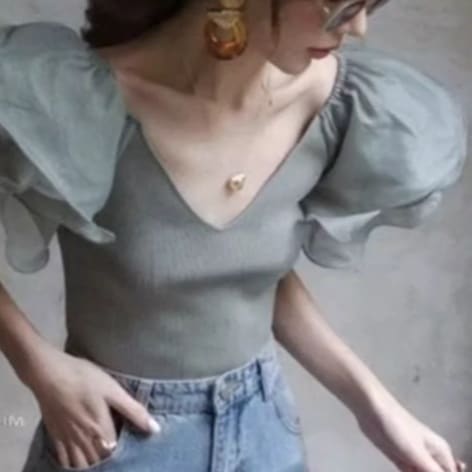 レディース トップス カットソー プルオーバー Tシャツ ショート クロップド丈 半袖 パフスリーブ Vネック スリム 細身 ドッキング フェミニン シフォン フリル かわいい 大人可愛い きれいめ