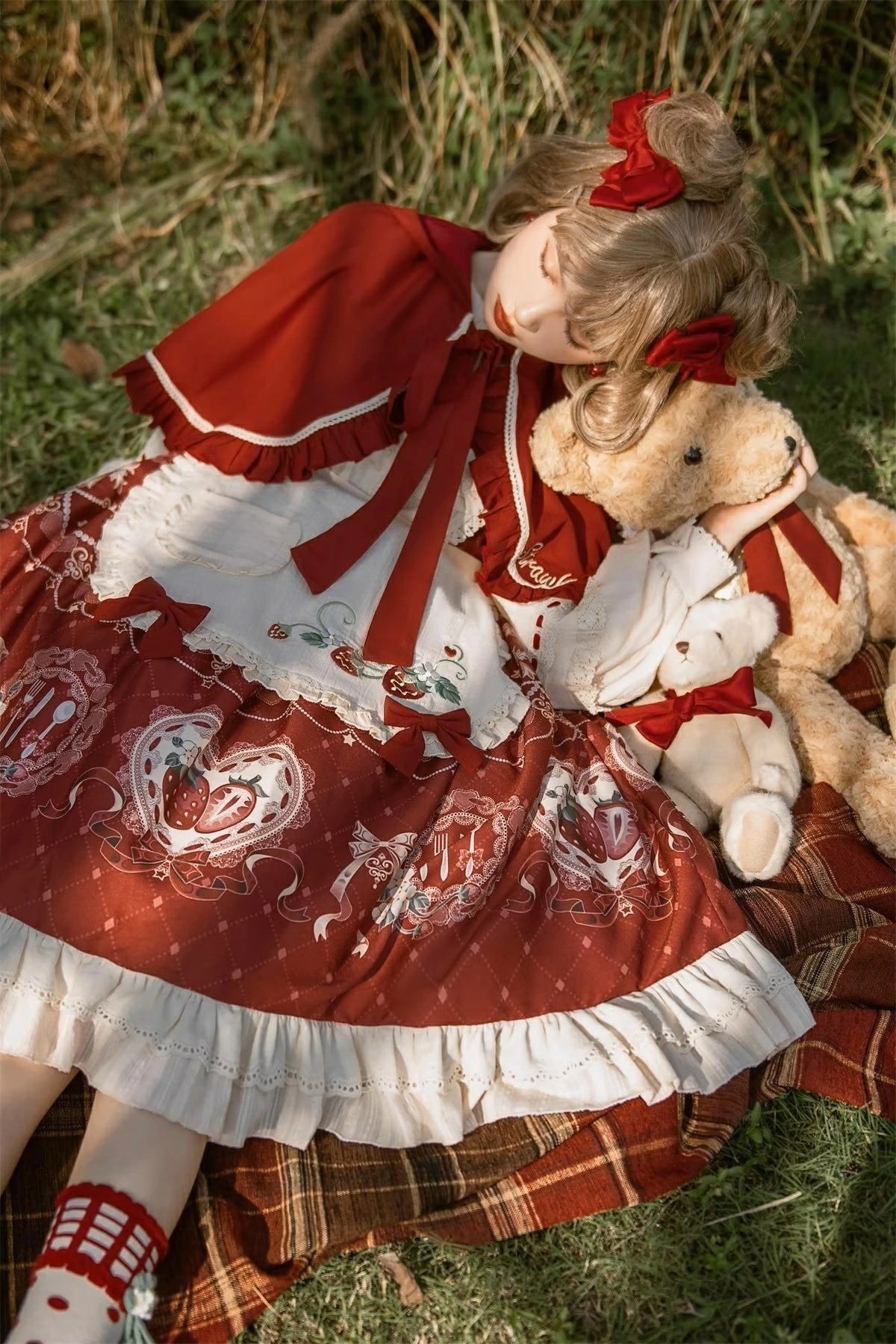 「新品販売」「即納」いちご柄ワンピース ロリータ ドレス レディース 可愛い レトロ 長袖 フリル 赤マント 膝丈 レディース 舞台衣装 イベント ハロウィン 文化祭 学園祭 仮装 女性 コスプレ衣