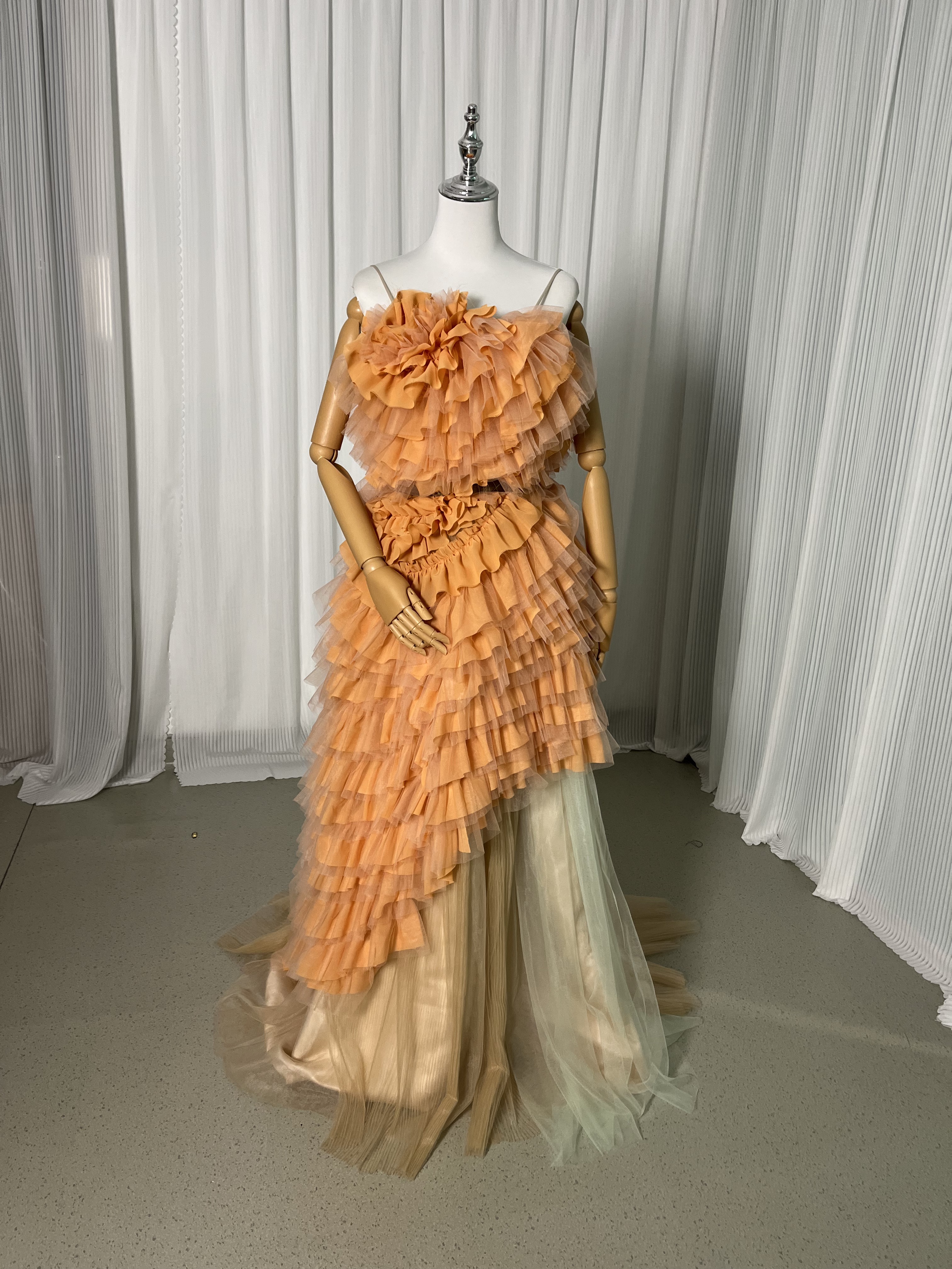 豪華！パーティードレス オレンジ キャミソール ラッフルフリル デザイン感 プリーツスカート 前撮り 二次会
