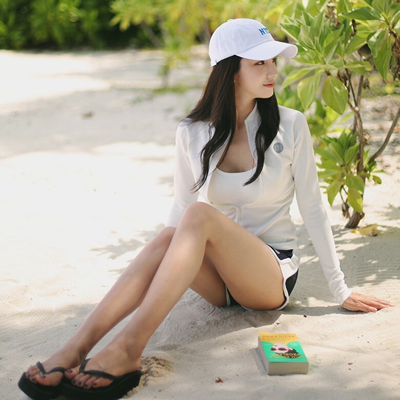 水着 スイムウェア ラッシュガード かわいい 大人可愛い きれいめ セクシー シンプル カジュアル ナチュラル ゴージャス 華やか 大人 大人っぽい おしゃれ 主役級 存在感 女っぽ ラブリー