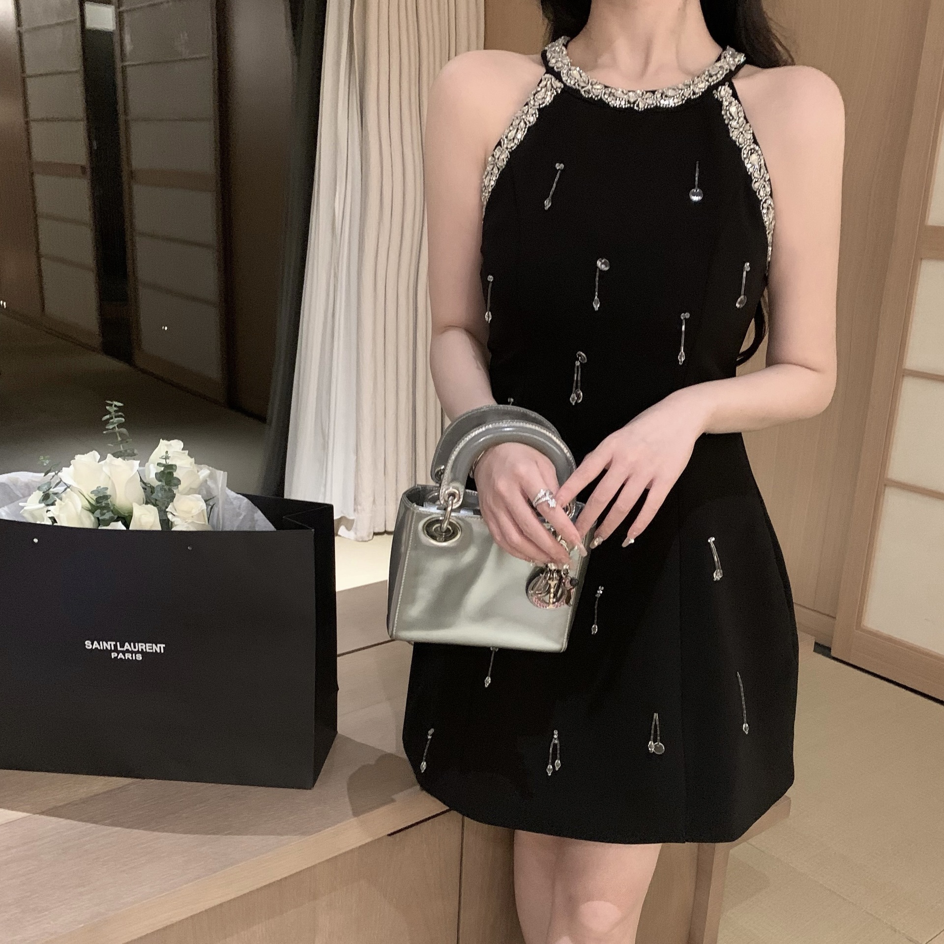 人気上品ミニワンピ　ビジュー付き　可愛いドレス　パーティードレス　二次会　結婚式