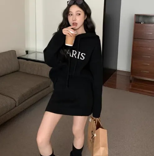 【セット】 スカート トップス ニット セーター セットアップ レディース ミニ ショート 膝上 長袖 萌袖 ラウンドネック 襟なし フード セパレート フェミニン もこもこ ふわふわ 厚手 ウール