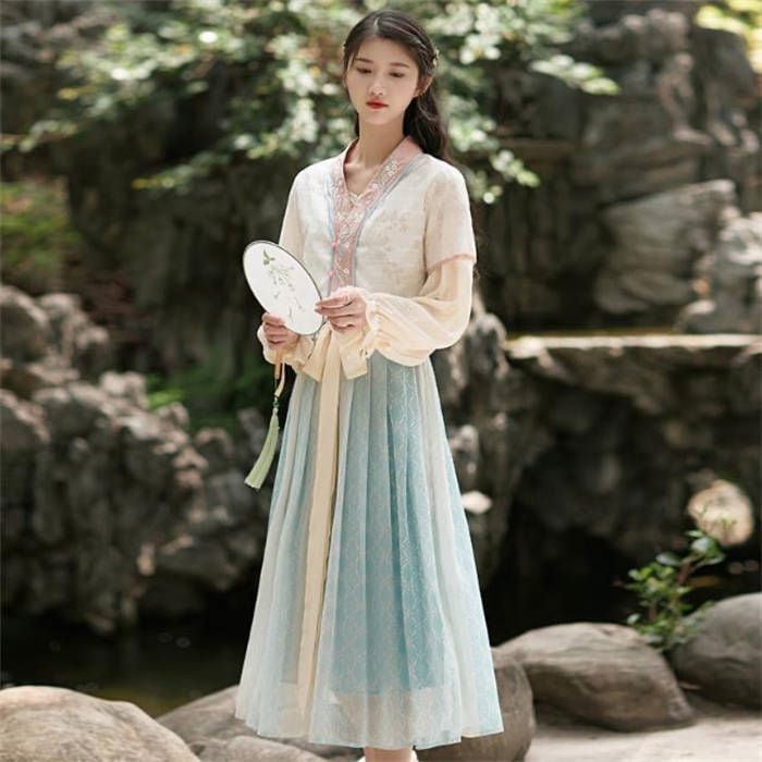 新规入荷続々 セットアップ 2点セット チャイナ服 漢服 レディース　コスプレ衣装 豪華華流 ドレス 宮廷衣装 唐装漢服 皇后貴妃仮装 チャイナドレス 舞台ステージ衣装 中国風 中国古典ダンス衣装 中