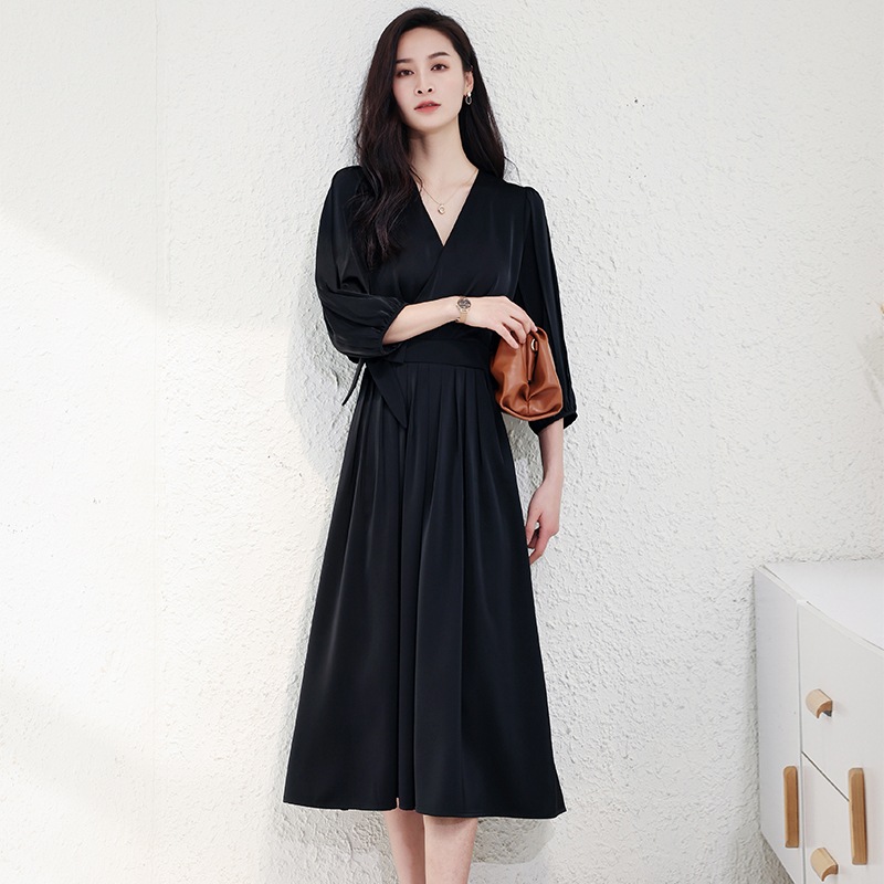 ワンピース フレアワンピース 膝下 ミモレ ミモレ丈 袖あり 七分袖 ボリューム袖 Vネック フレア セミフレア ウエストマーク ウエストリボン 大人可愛い 上品 大人女子 こなれ感 セクシー