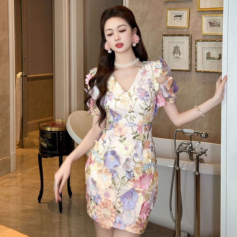 豪華刺繍　　花柄　ワンピース　ドレス　 大人　女子会 発表会　二次会　結婚式　お呼ばれ パーティー セレブ 女優 同窓会　お茶会　デート　OL