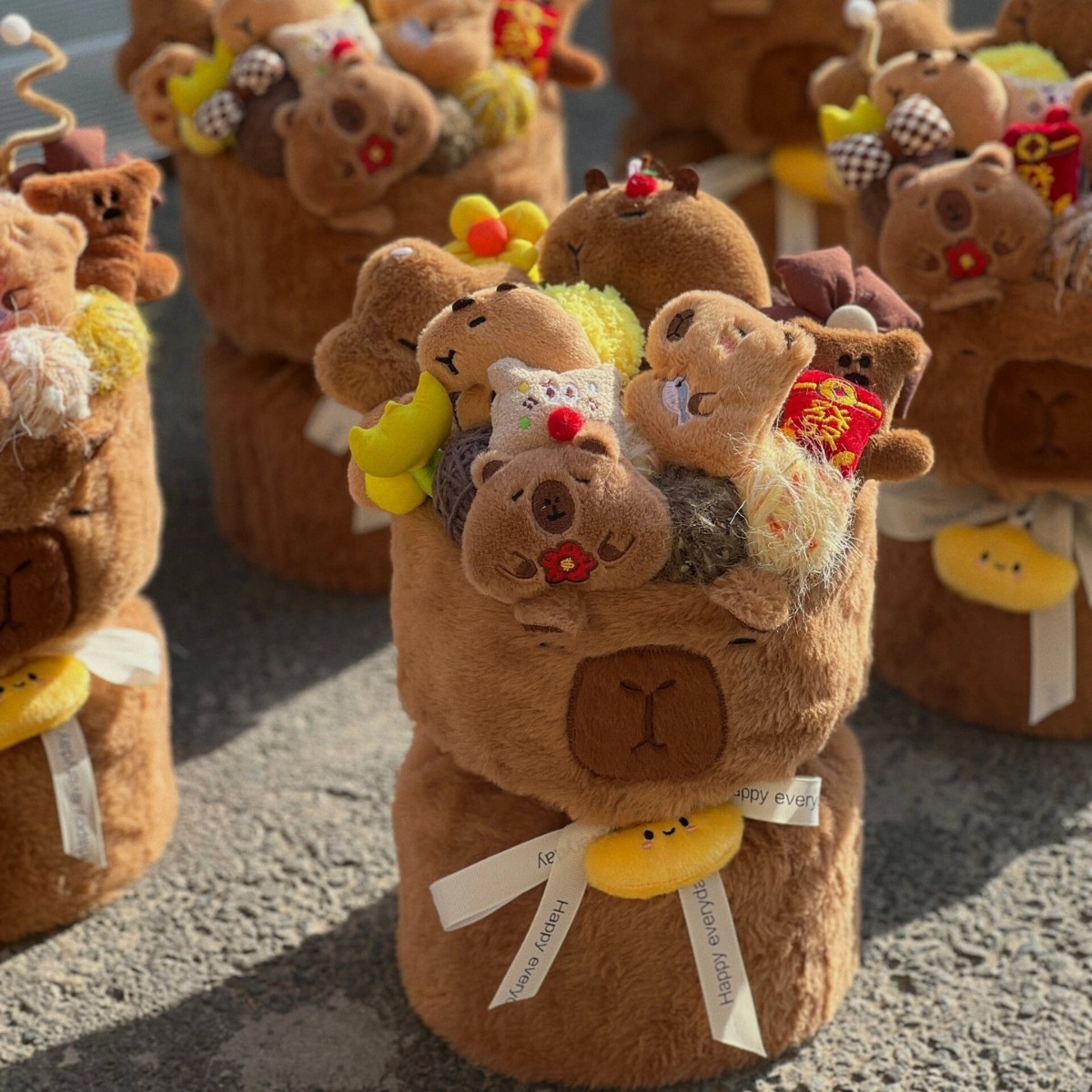 カピバラ人形ブーケガールフレンドへの誕生日プレゼント人形大晦日漫画ぬいぐるみバレンタインデー 母の日