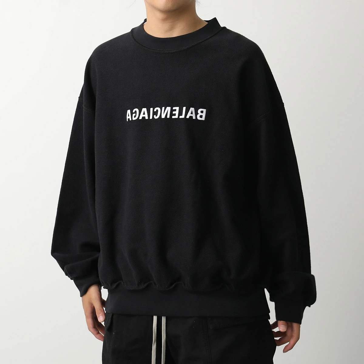 BALENCIAGA バレンシアガ スウェットシャツ 726094 TNVR6 メンズ インサイドアウトロゴ ミラーロゴ クルーネック トレーナー 1070