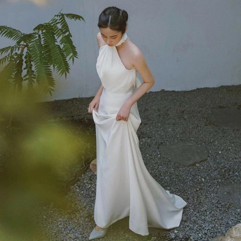 ホルタードレス ロングドレス ウェディングドレス マーメイドシルエット トレイン付き 開放的な背中デザイン フェアリーテール レトロドレス 二次会ドレス スレンダーライン エレガント シンプル 披