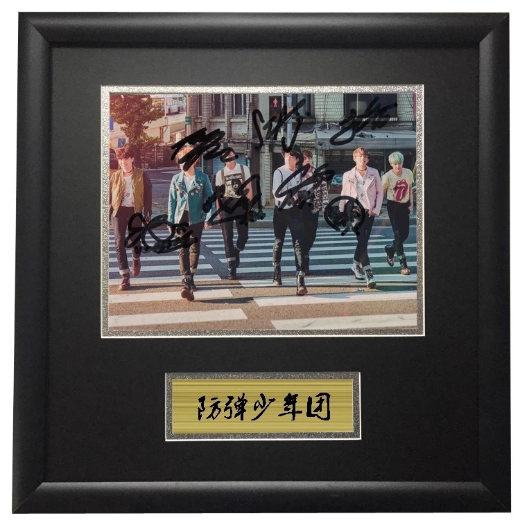 防弾少年団　ぼうだんしょうねんだんBTSバンドメンバー７人直筆サイン写真　SA鑑定証書付き　ファンコレクション逸品
