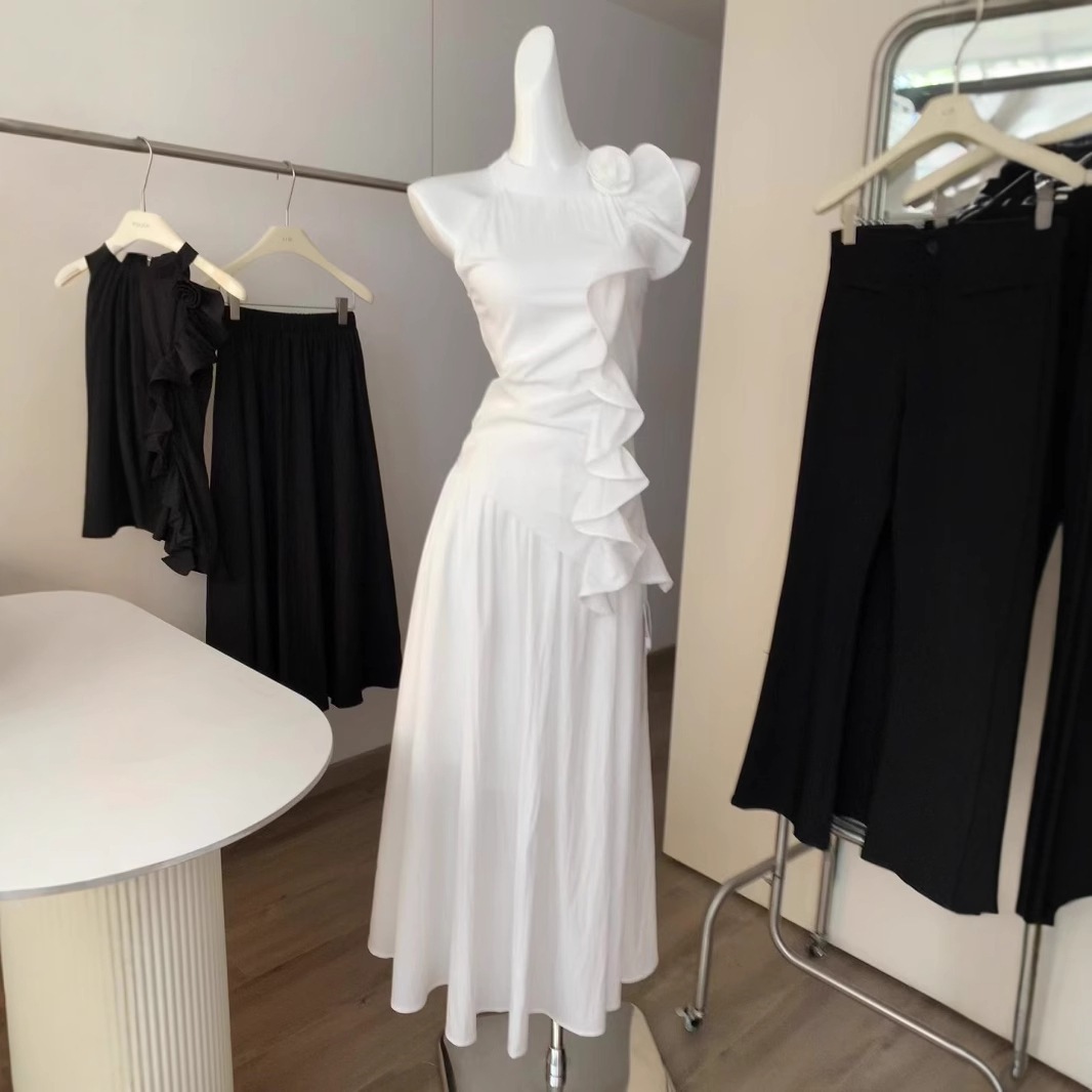 【急速出荷】風鈴恋曲高級感気質花首掛けランダムトップス半身スカート2着