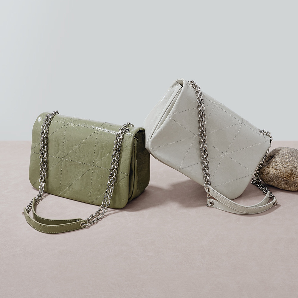 【本革 5カラー キーホルダーを贈る】本革トートバッグ お洒落な女性バッグ　牛皮ショルダーバッグ　レディースバッグ　軽量バッグ　お洒落なカバン　韓国バッグ