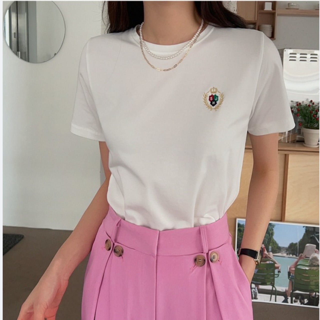 刺繡 Tシャツ カットソー トップス レギュラー丈 半袖 ラウンドネック ストレート 大人可愛い シンプル カジュアル 大人 上品 おしゃれ お洒落 かっこいい こなれ感 ラフ 個性的 抜け感 無地