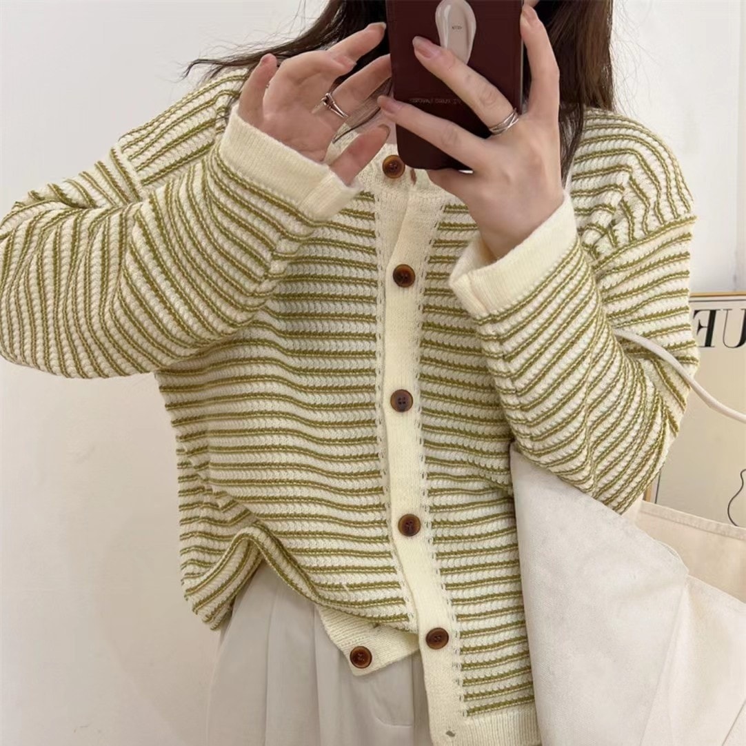 トップス カーディガン ニットカーディガン 長袖 ラウンドネック ミディアム丈 前開き ボタン かわいい 大人可愛い きれいめ シンプル 上品 おしゃれ かっこいい カジュアル こなれ感 個性的