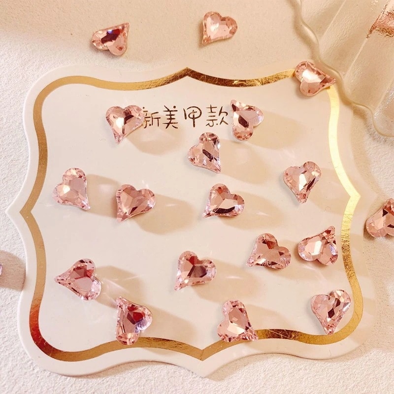 超萌え色ネイル小アクセサリー水ドリル超閃尖底小歪心シャンパンクリスタルハート裸ダイヤモンド新しい爪透白小歪心20個
