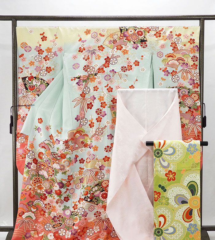 振袖 正絹 吉祥四季花貝桶模様 身丈171cm 裄丈69cm 振袖3点セット 美品 リサイクル 中古 着物 e4030