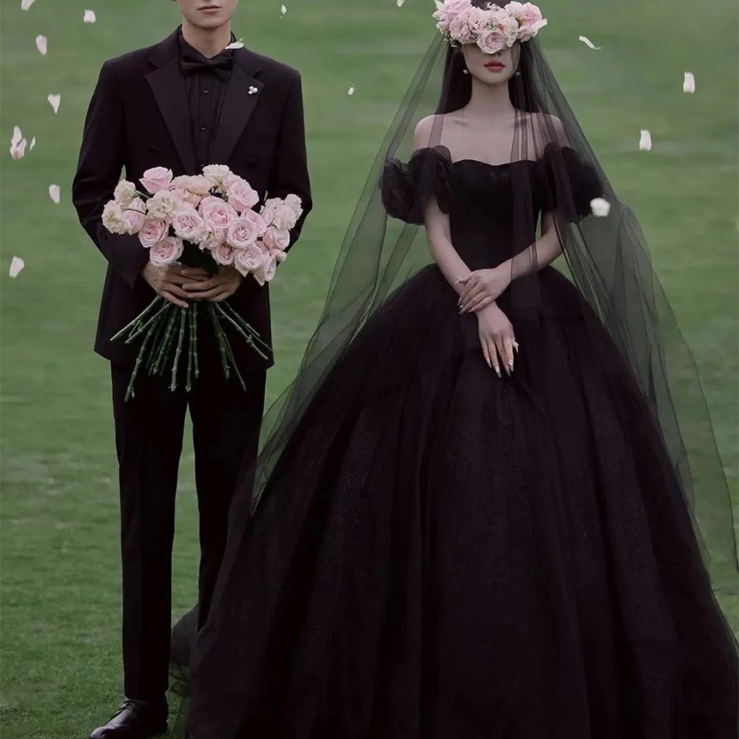 黒のウェディングドレス写真スタジオのテーマ写真衣装カッ旅行花の場所プリンセスブドレス