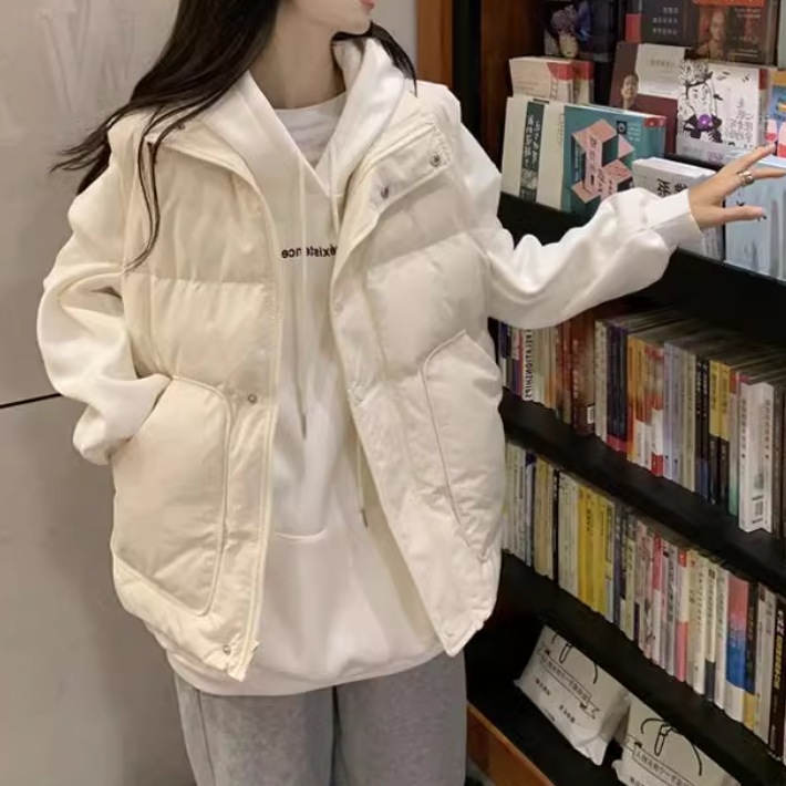 ダウンベスト レディース ジャケット ベスト ダウン アウター 上着 羽織 前開き ダウンジャケット 袖なし ノースリーブ スタンドカラー もこもこ ふわふわ ふっくら ファスナー ポケット かわいい