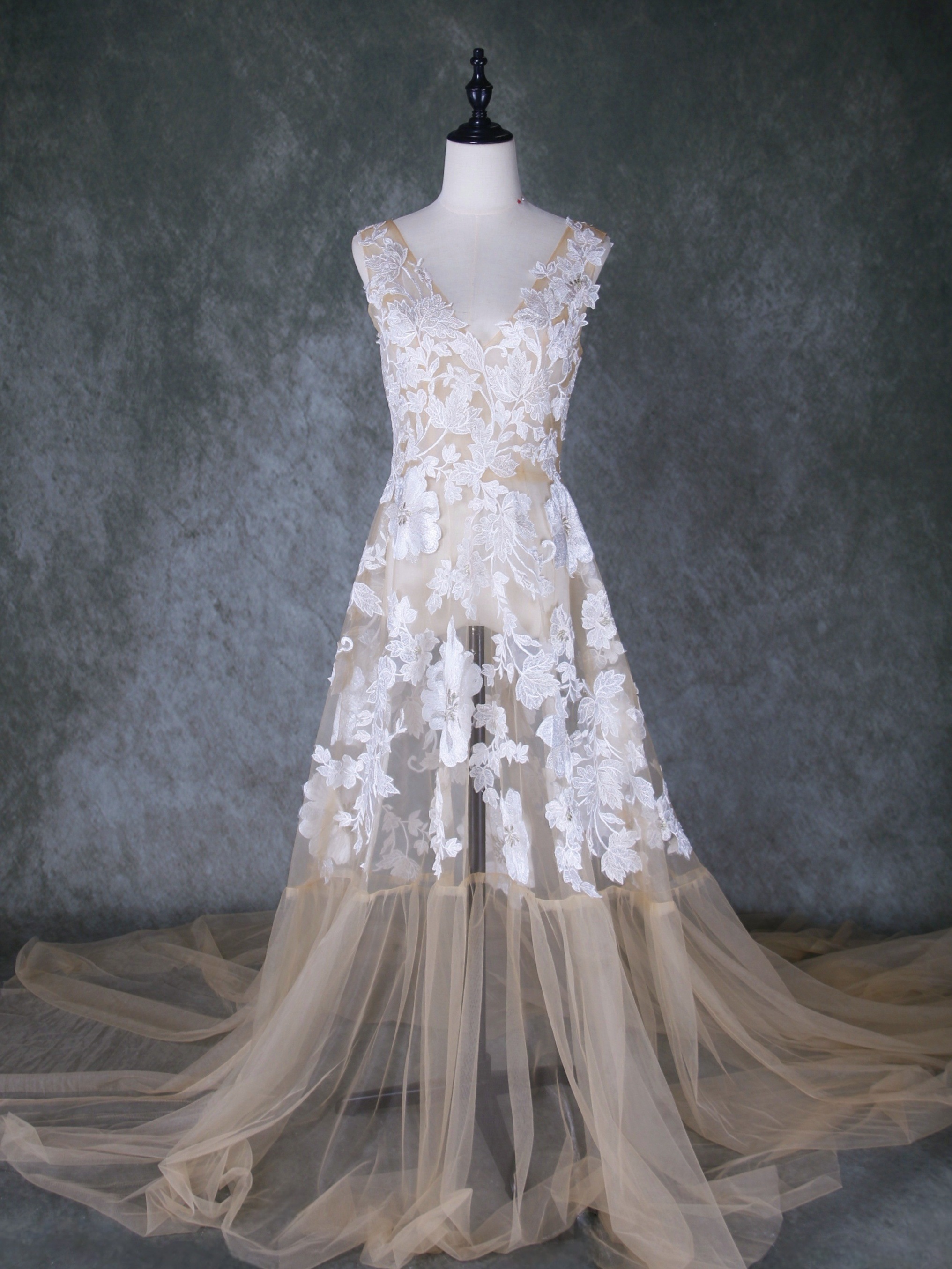 美品！オーバードレス シャンパン色 Vネック 美しい花レース 細見えシルエット 妊婦 前撮り