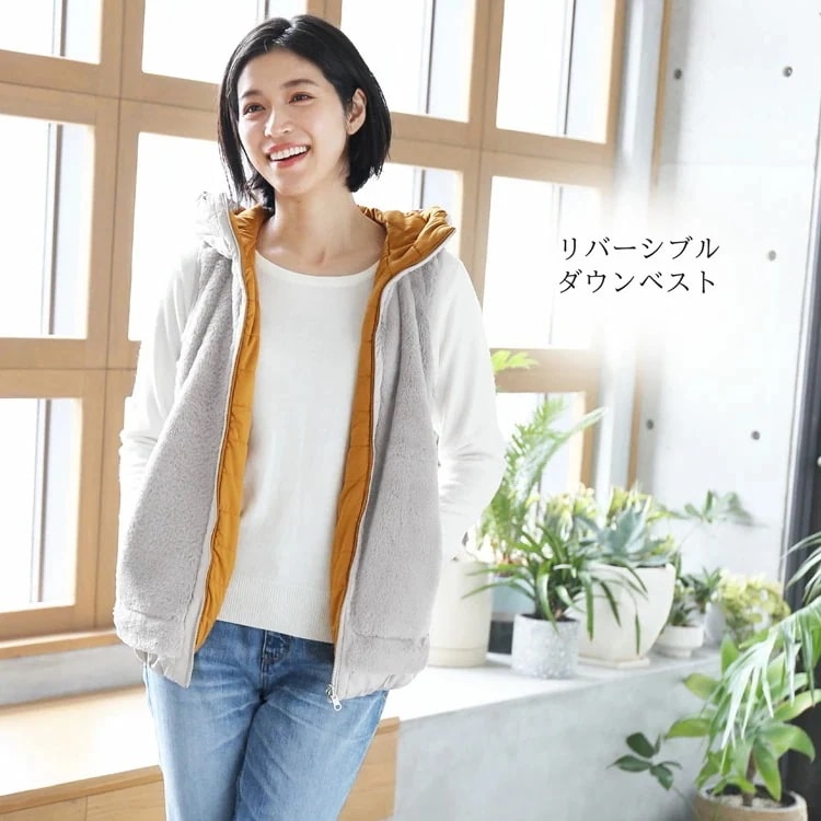 リバーシブル ダウンベスト ベスト レディース 女性 フェイクファー かわいい ベージュ フード フード付き 秋冬 秋 冬 コーデ ファッション エコファー アウター 秋アウター 冬アウター アウトド
