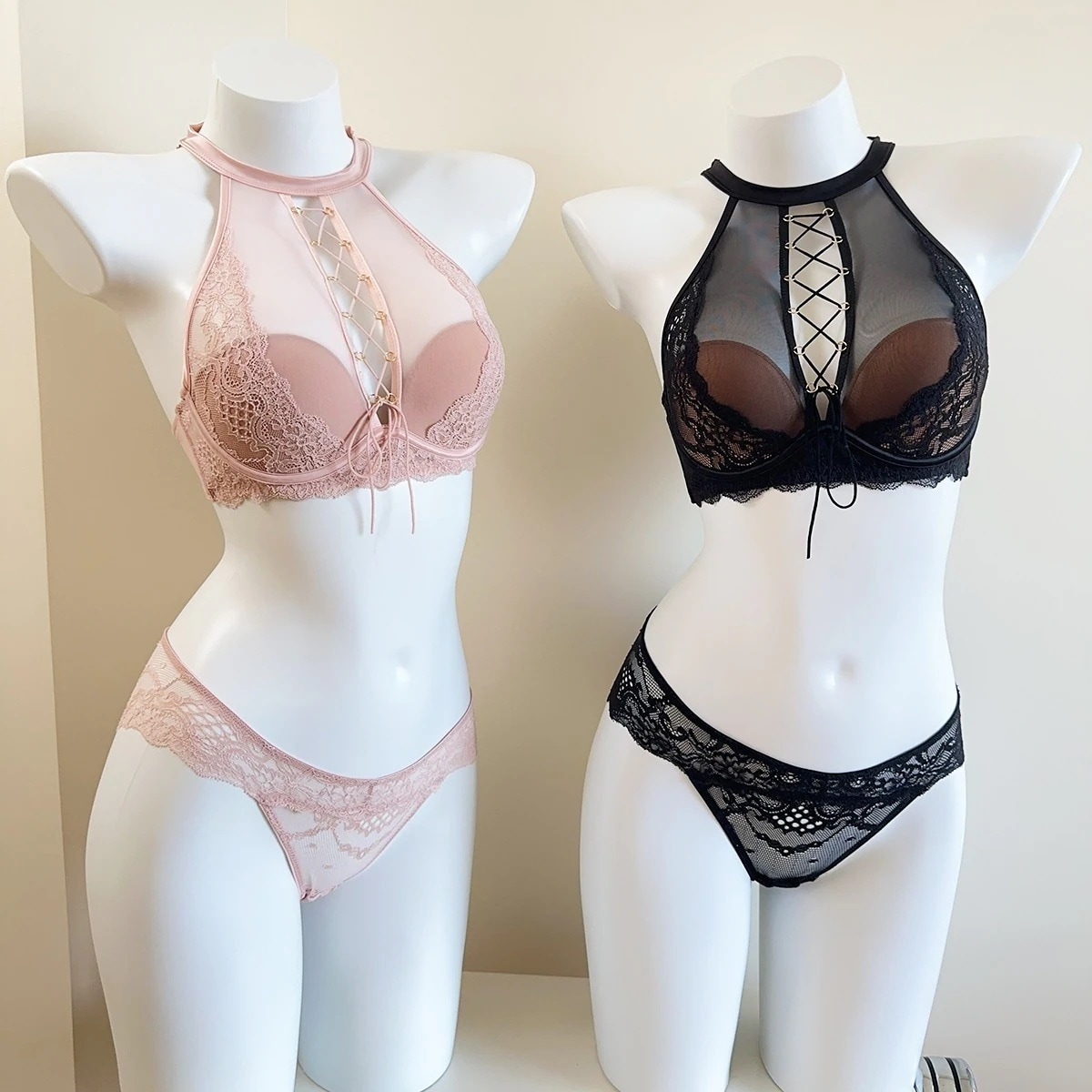 大好評！可愛いセット下着 セクシーなフランスのランジェリーストラップ中空ぶら下がっ首の薄い部分の外部レースブラセット330