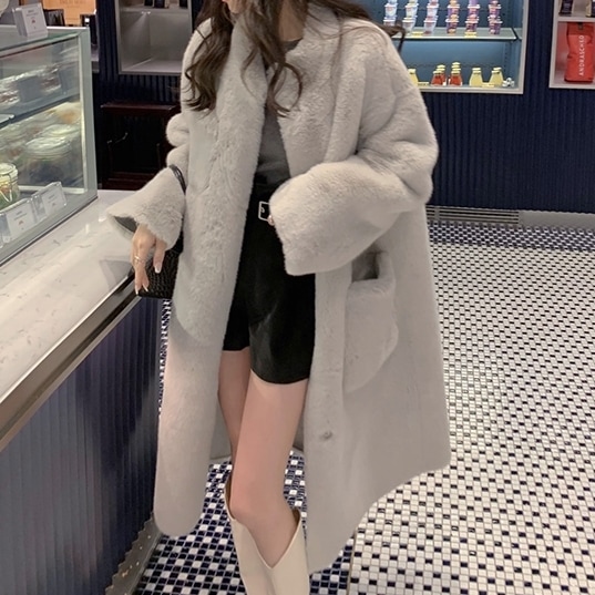 2色 アウター レディース S M L コート ファーコート エコファー フェイクファー ガウンコート ウールコート 韓国 もこもこ ウール ミディアム丈 長袖 襟付き ３ボタン ボタンライン 無地