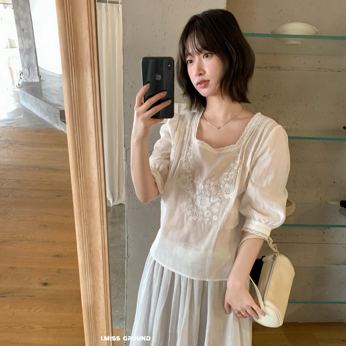 夏の韓国のシンプルなスタイルのレーススプライシング刺繍ジャカード多目的スクエアカラーミッドスリーブシャツ女性用 R80961
