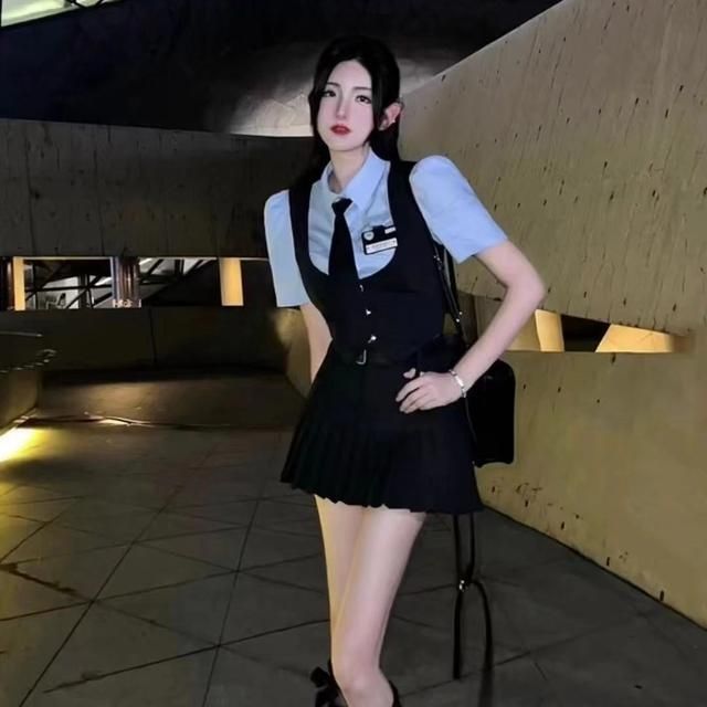 涼しく楽ちんセットアップセットアップ韓国ファッション 大学風JK制服セット ベスト＋ブラウス＋プリーツスカート＋ネクタイ クラス制服4点セット 4,864円