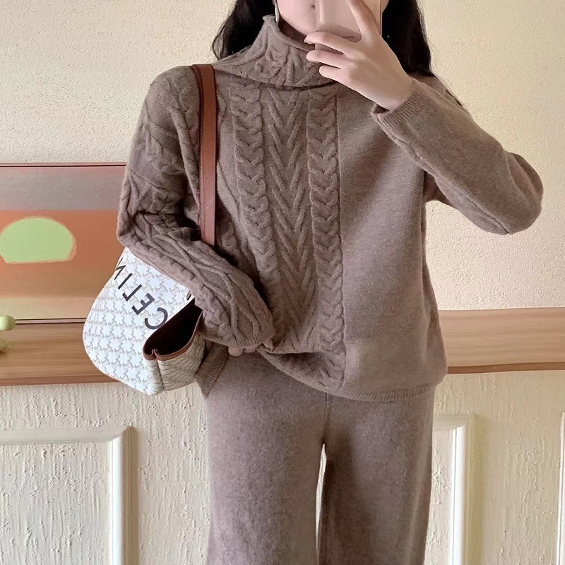 ハイエンドのカスタマイズ-秋冬の新スタイル怠惰なスタイルの緩い老化防止スーツ女性のタートルネックニットセーターワイドレッグパンツ痩身 2 点セット